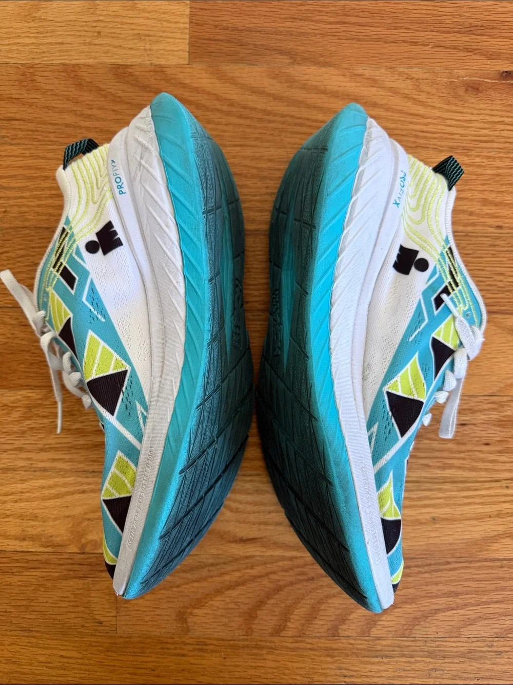 Hoka One One Kona Carbon X All Gender Running Shoe Sea Blue White EU 42